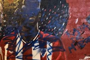 尴尬了尼科壁画三次被毕巴球迷损毁，今天官宣球员再留队10年