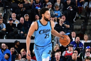 B体育-卢：西蒙斯下滑因伤病而非心态 他在快船没打好我负全部责任