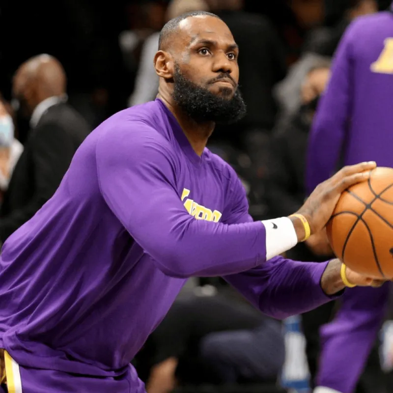 B体育首页-高效输出！詹姆斯近2战场均30.0分9.0篮板8.0助攻1.0次盖帽